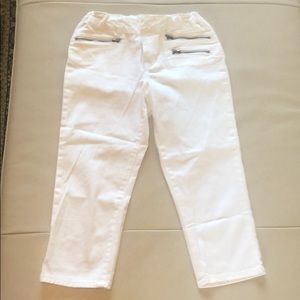 NWOT - Adjustable elastic waist Capri pants white